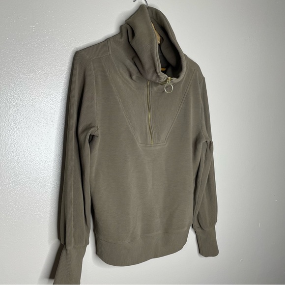 Varley Vine Half-Zip Pullover in Stone Olive Size Small - Picture 10 of 10